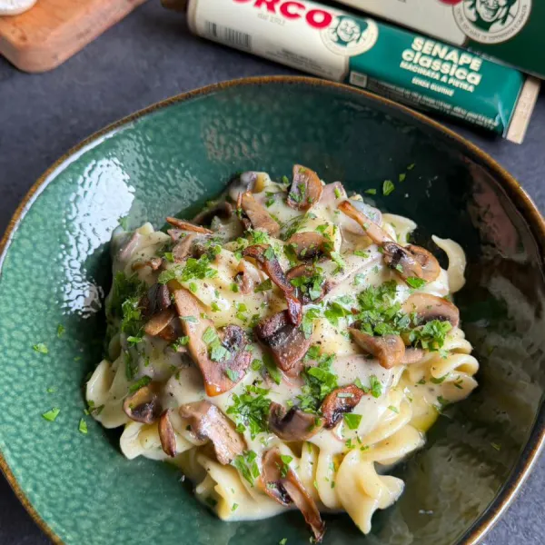 Pasta cremosa con patate, funghi e senape — 4