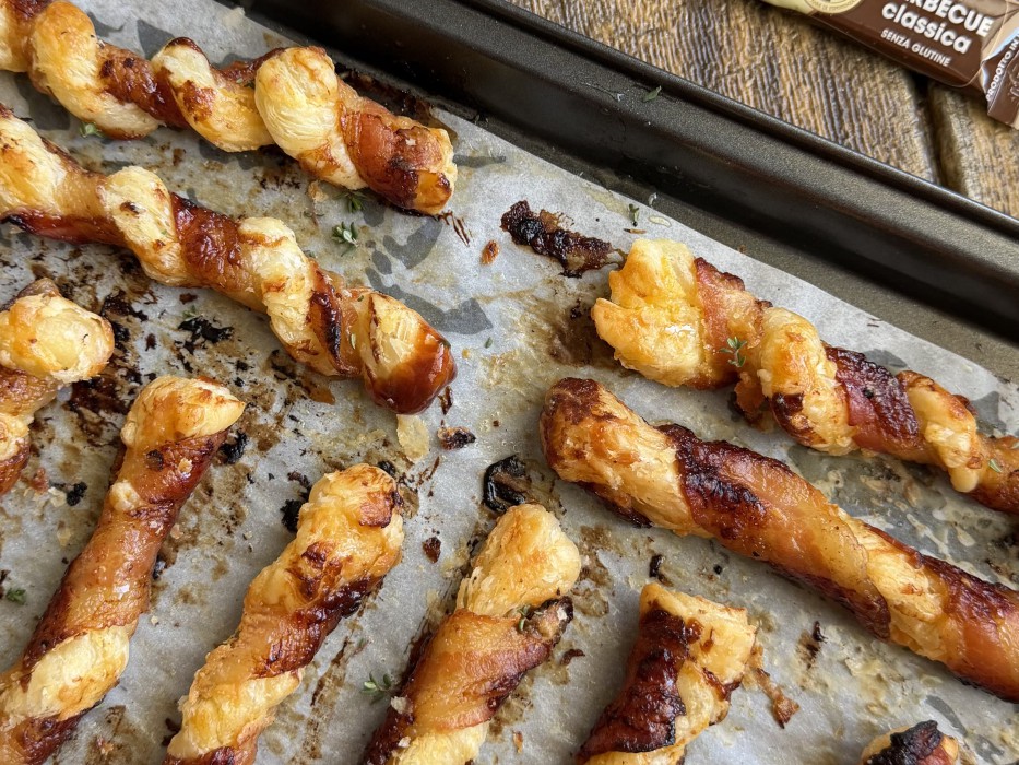 Puff Pastry, Bacon and Barbecue Sauce Breadsticks