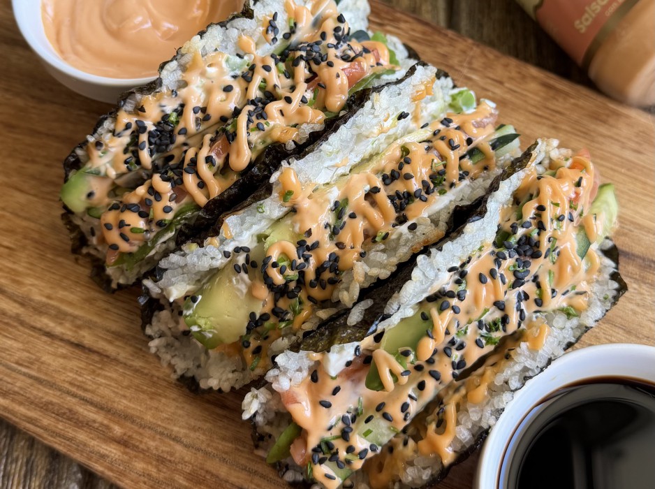Sushi Tacos con Salsa Cocktail